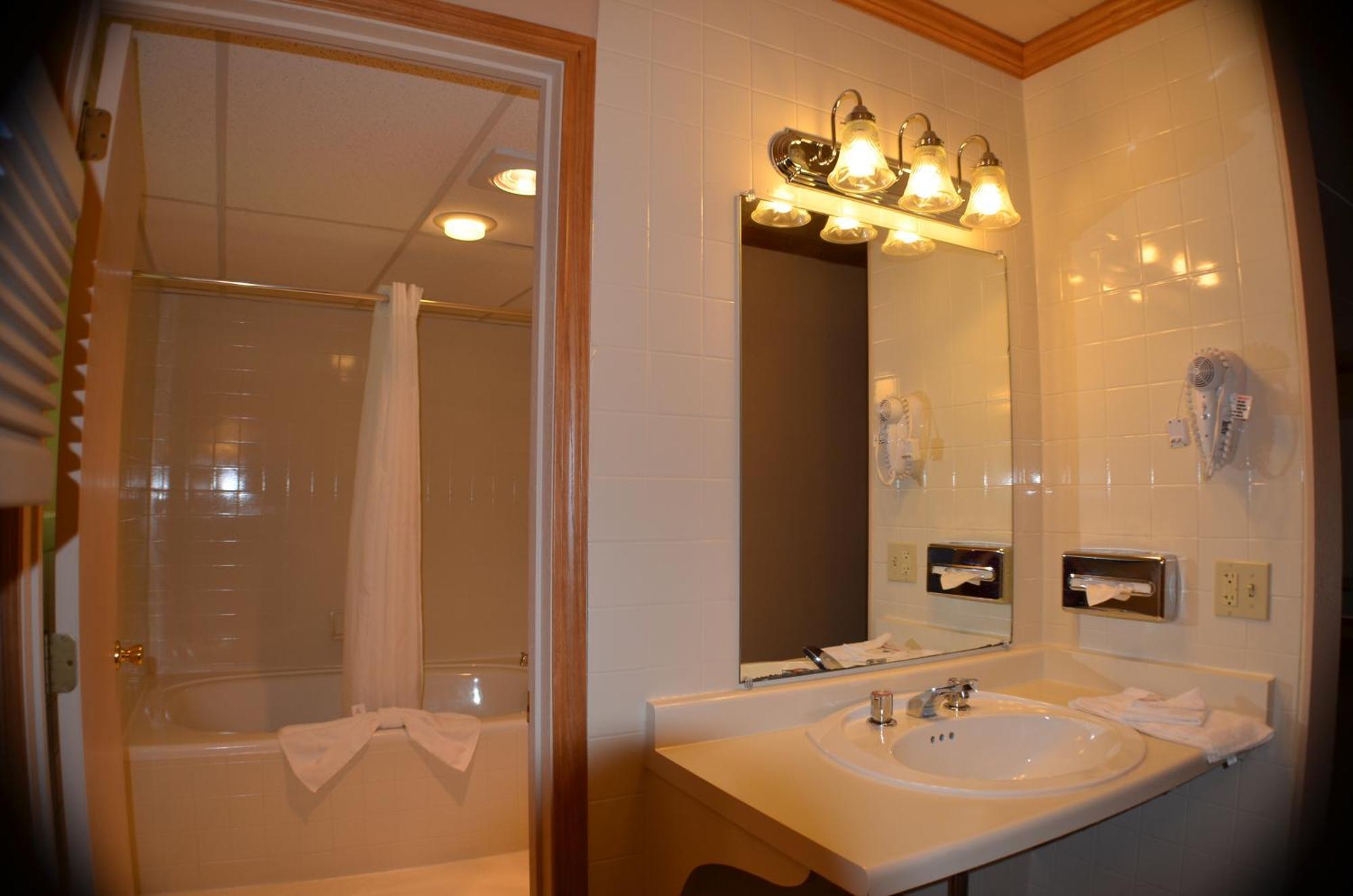 Amber'S Inn And Suites Wisconsin Dells Zimmer foto